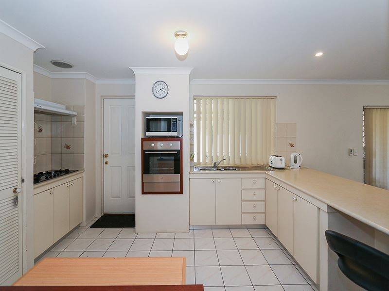 17 Merrifield Circle, Leeming WA 6149