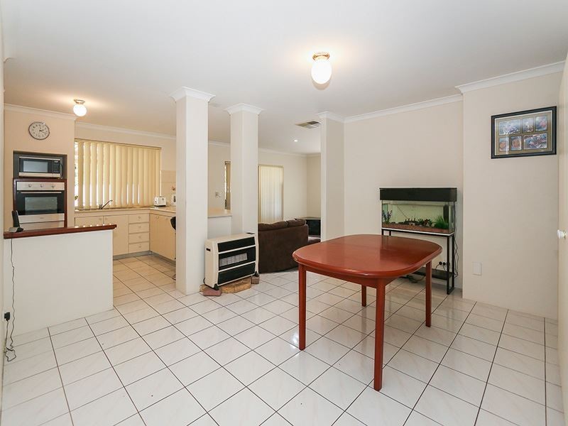 17 Merrifield Circle, Leeming WA 6149