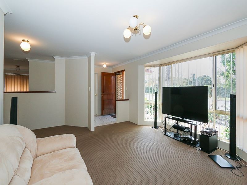 17 Merrifield Circle, Leeming WA 6149