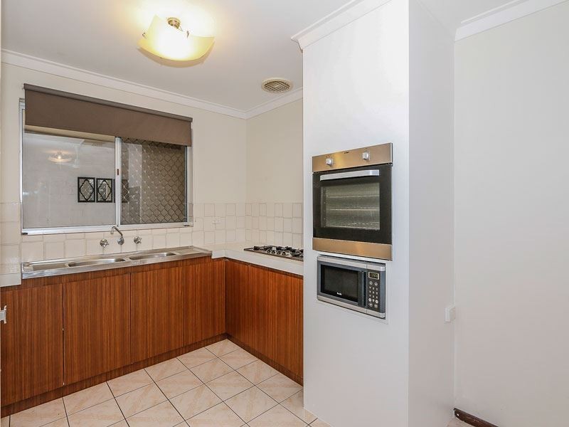 2/116 Winterfold Road, Kardinya WA 6163