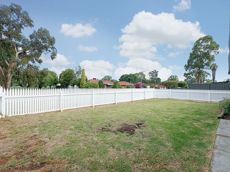 13 Townsend Street, Armadale WA 6112