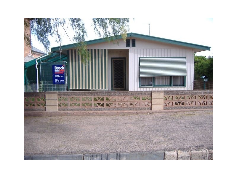 35 First Street, Quorn SA 5433