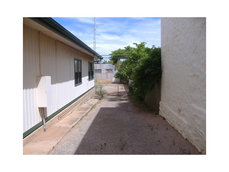 35 First Street, Quorn SA 5433