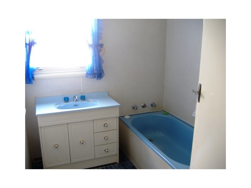 35 First Street, Quorn SA 5433