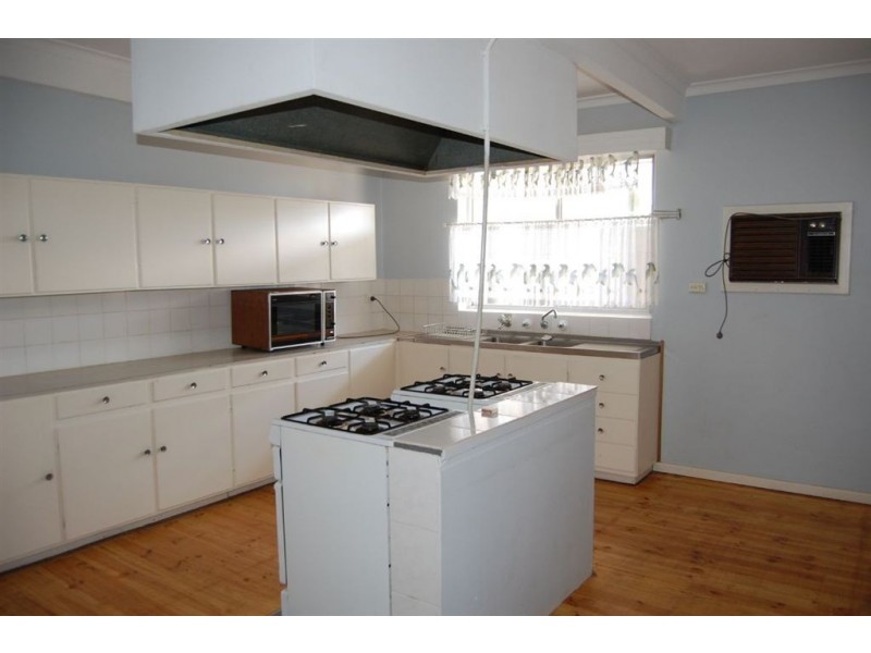 14 First Street, Quorn SA 5433