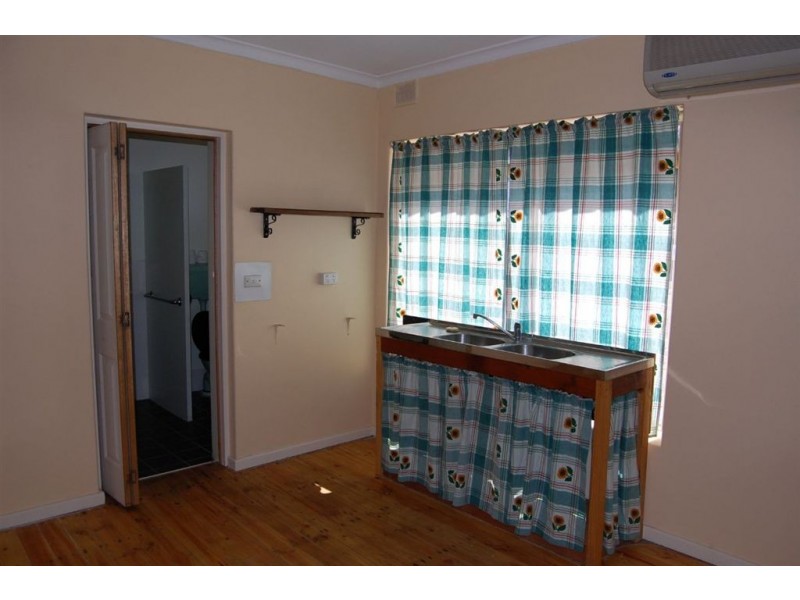 14 First Street, Quorn SA 5433