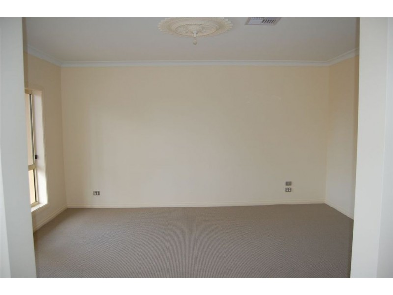 1 McConnal Road, Stirling North SA 5710