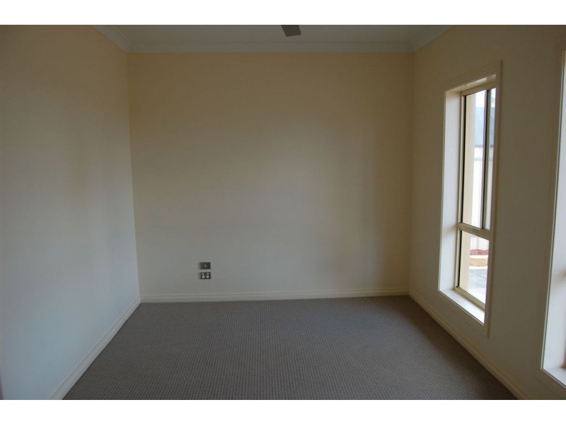 1 McConnal Road, Stirling North SA 5710