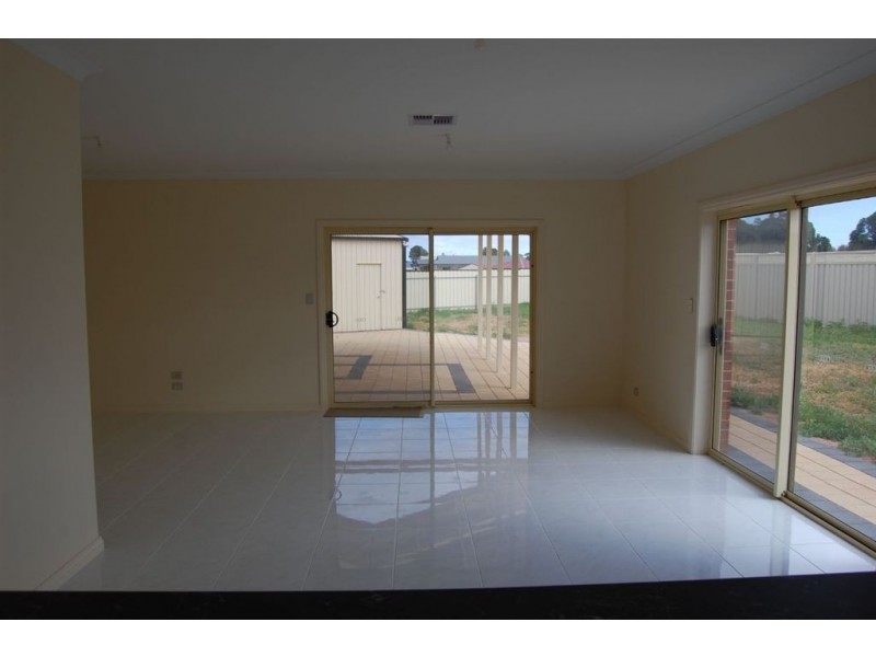 1 McConnal Road, Stirling North SA 5710