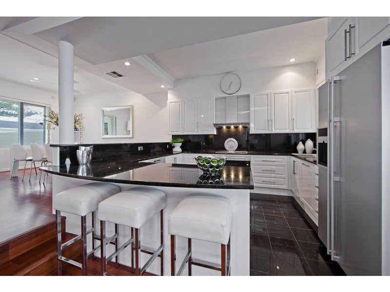 137 Esplanade, Henley Beach South SA 5022