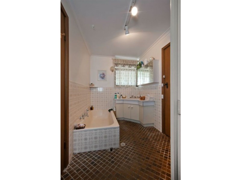 2 Mallacoota Place, West Lakes Shore SA 5020