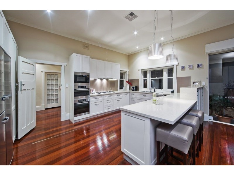 154 Seaview Road, Henley Beach South SA 5022