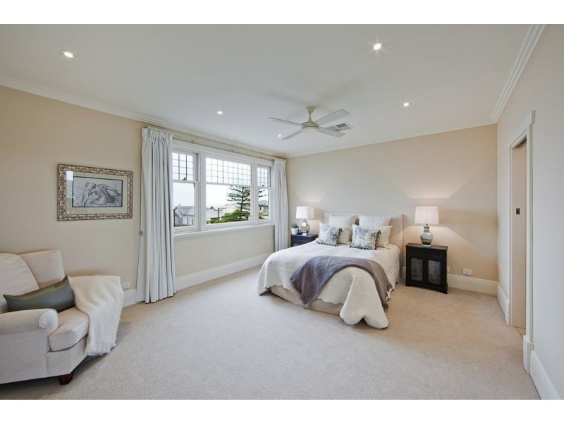 154 Seaview Road, Henley Beach South SA 5022