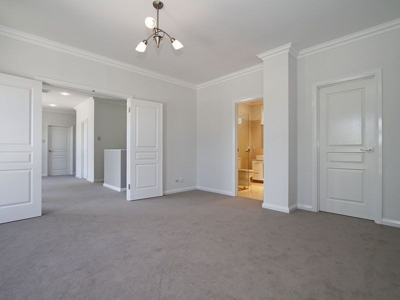 21 Nambour Crescent, West Lakes Shore SA 5020