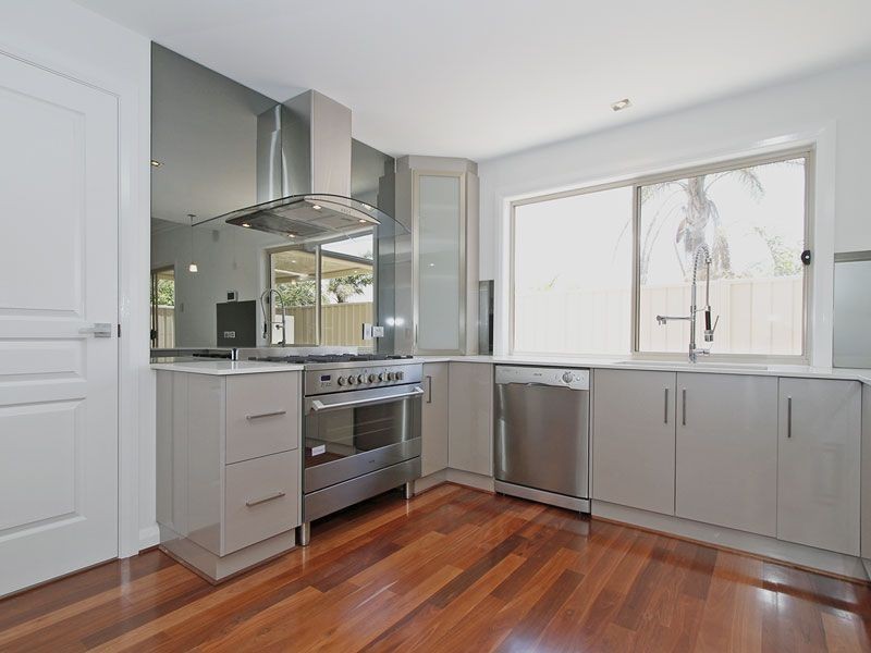 21 Nambour Crescent, West Lakes Shore SA 5020