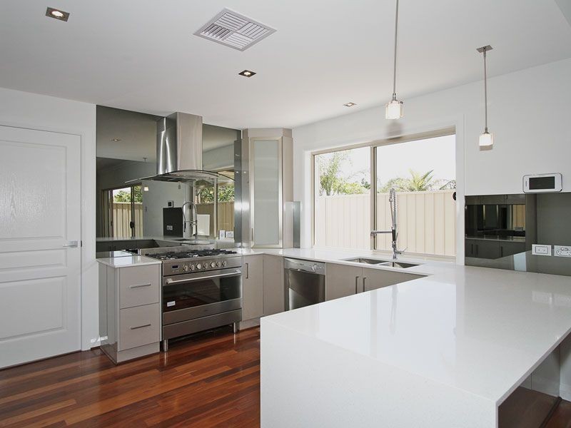 21 Nambour Crescent, West Lakes Shore SA 5020