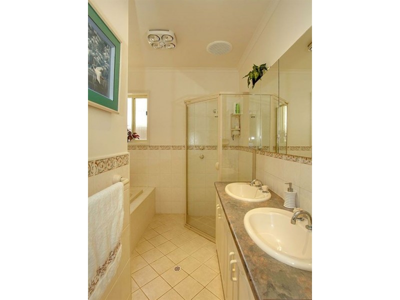 15 Fourth Avenue, Seaton SA 5023