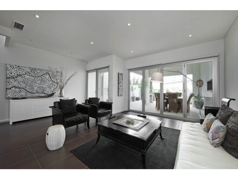 2/24 Seaview Road, West Beach SA 5024