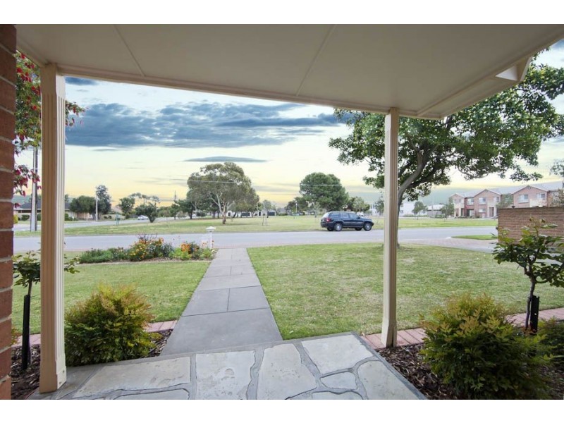 17 Silver Crescent, Grange SA 5022