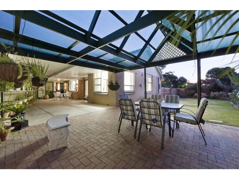 17 Silver Crescent, Grange SA 5022