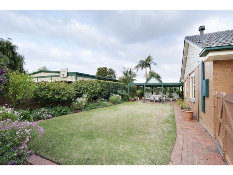 17 Silver Crescent, Grange SA 5022