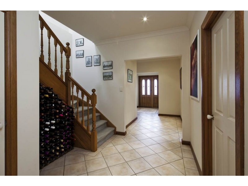 24 Swansea Circuit, Gulfview Heights SA 5096