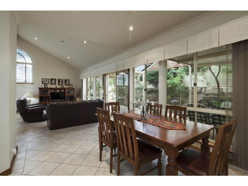 24 Swansea Circuit, Gulfview Heights SA 5096