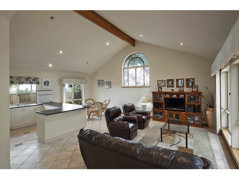 24 Swansea Circuit, Gulfview Heights SA 5096