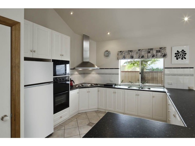 24 Swansea Circuit, Gulfview Heights SA 5096