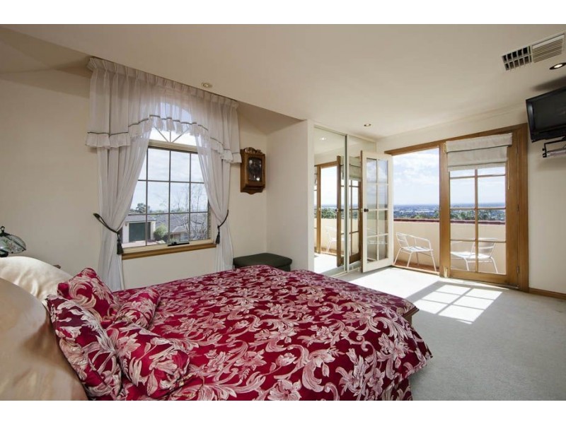 24 Swansea Circuit, Gulfview Heights SA 5096