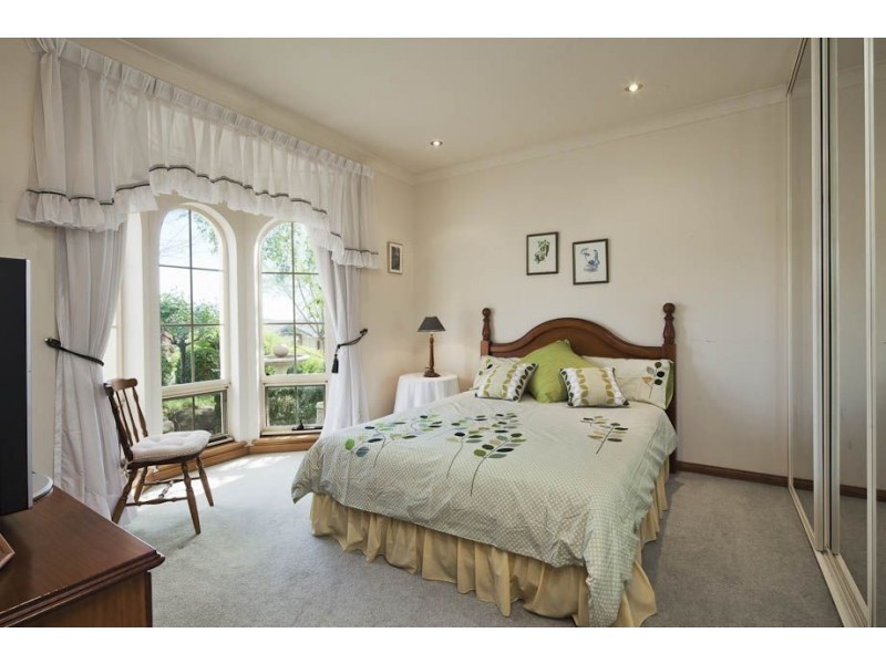 24 Swansea Circuit, Gulfview Heights SA 5096