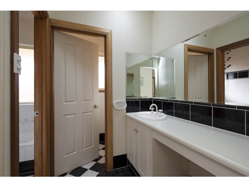 24 Swansea Circuit, Gulfview Heights SA 5096