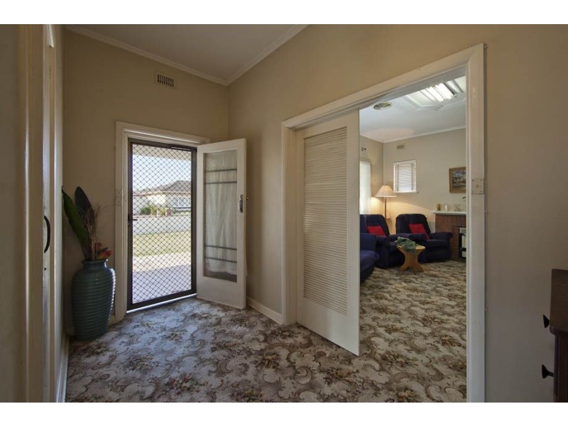 26 Mitchell Street East, Seaton SA 5023