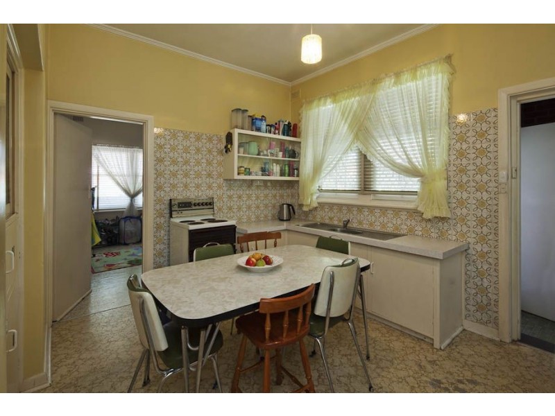 26 Mitchell Street East, Seaton SA 5023