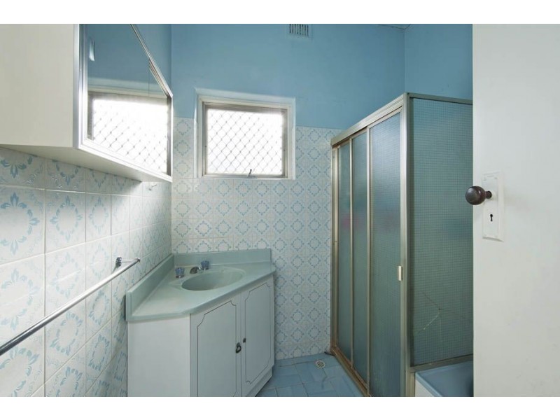 26 Mitchell Street East, Seaton SA 5023