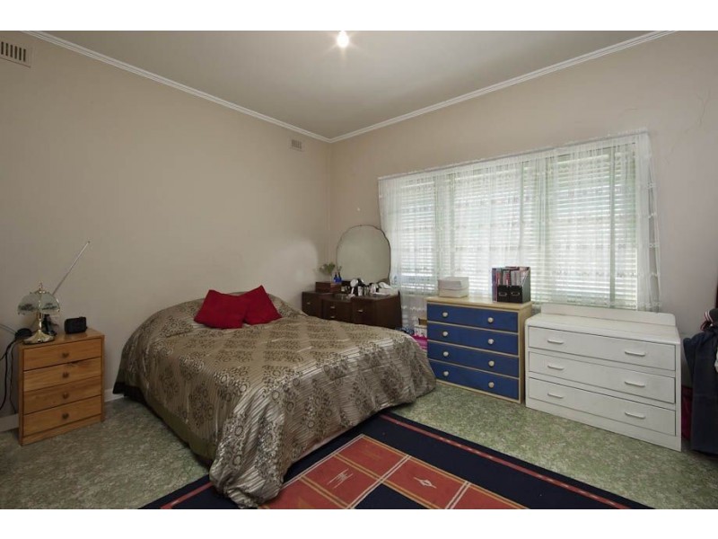 26 Mitchell Street East, Seaton SA 5023