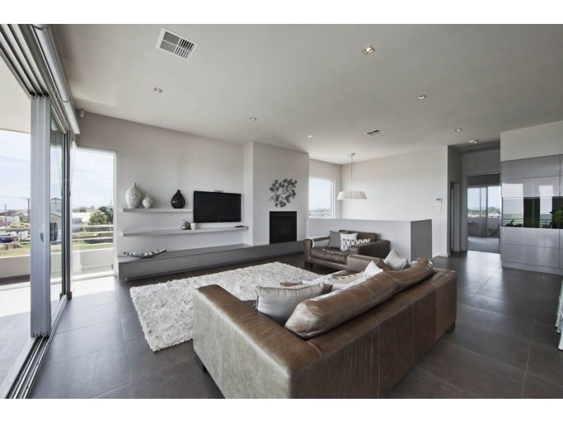 102 Seaview Road, Tennyson SA 5022