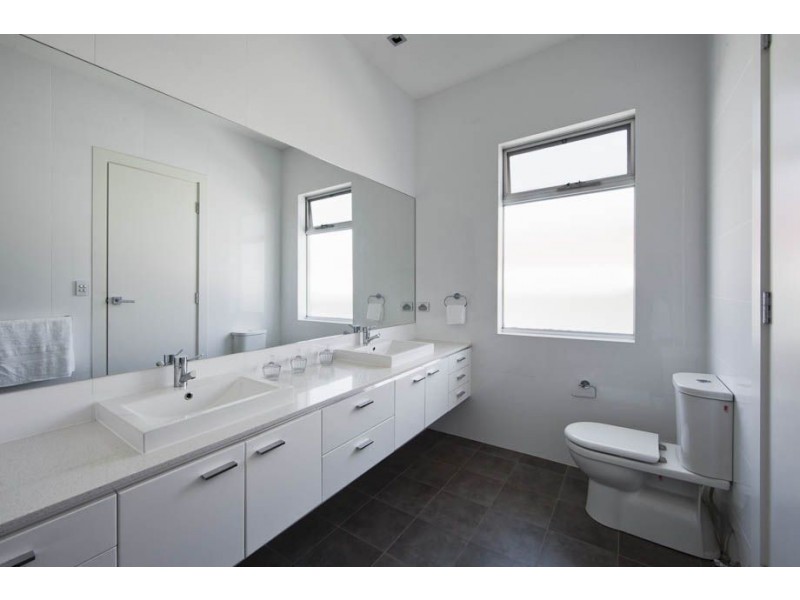 102 Seaview Road, Tennyson SA 5022