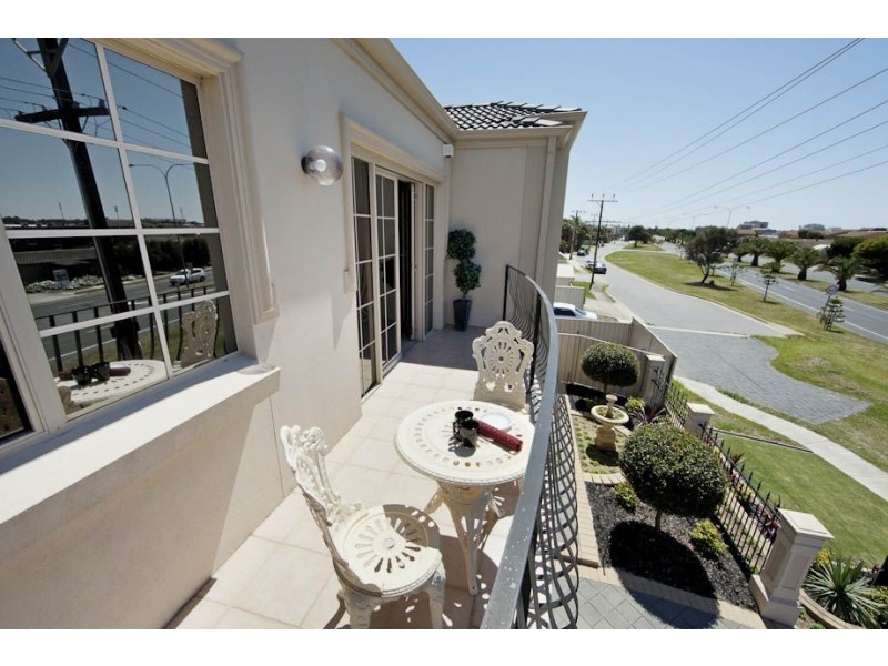 63 Military Road, Tennyson SA 5022