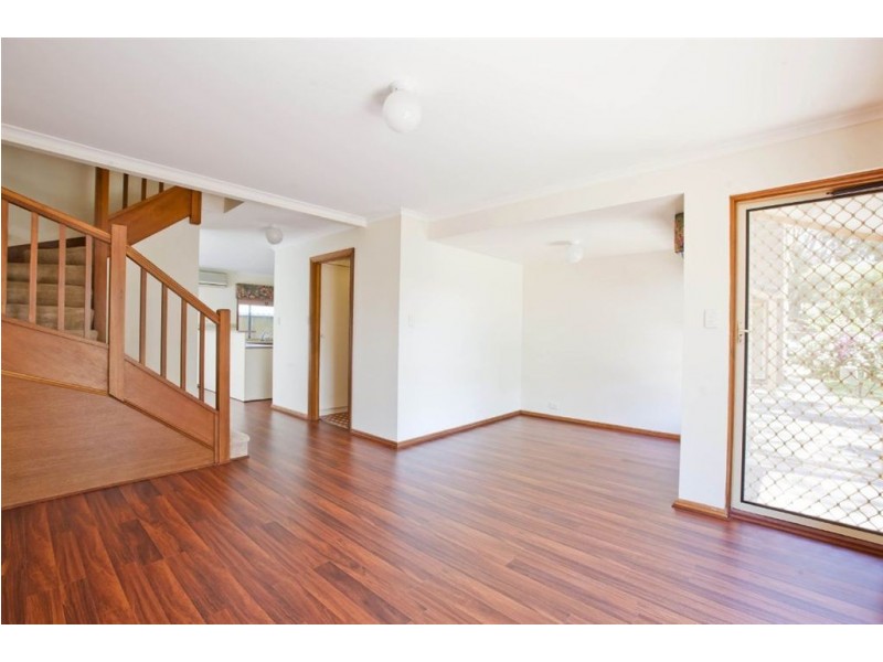 2/9 Yorktown Crescent, Henley Beach South SA 5022