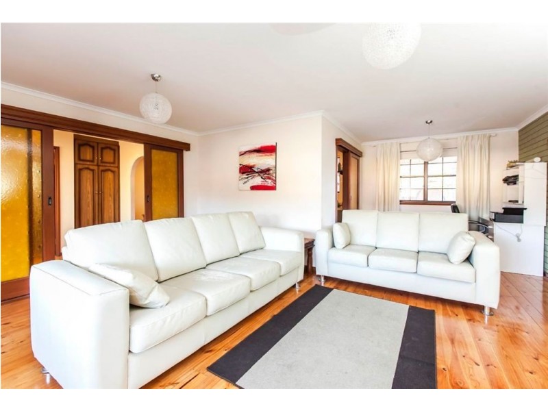 1 Laver Crescent, West Lakes Shore SA 5020