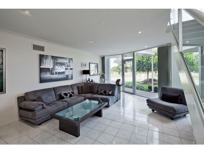 77 Military Road, Tennyson SA 5022