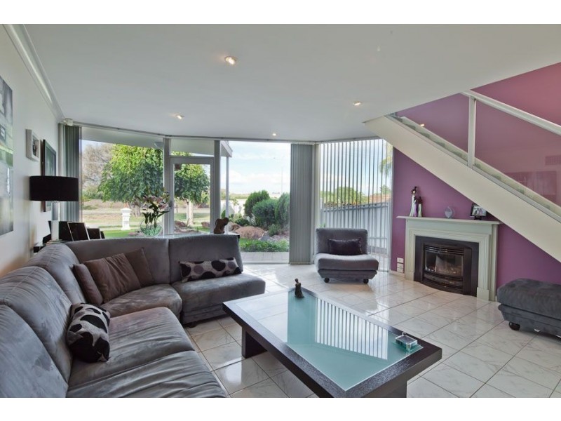 77 Military Road, Tennyson SA 5022