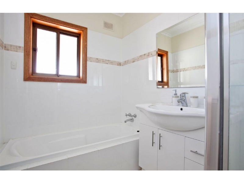 4 Fleetwood Crescent, Henley Beach South SA 5022