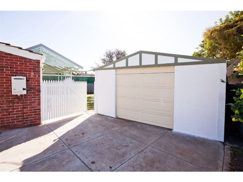 106 Military Rd, Henley Beach SA 5022