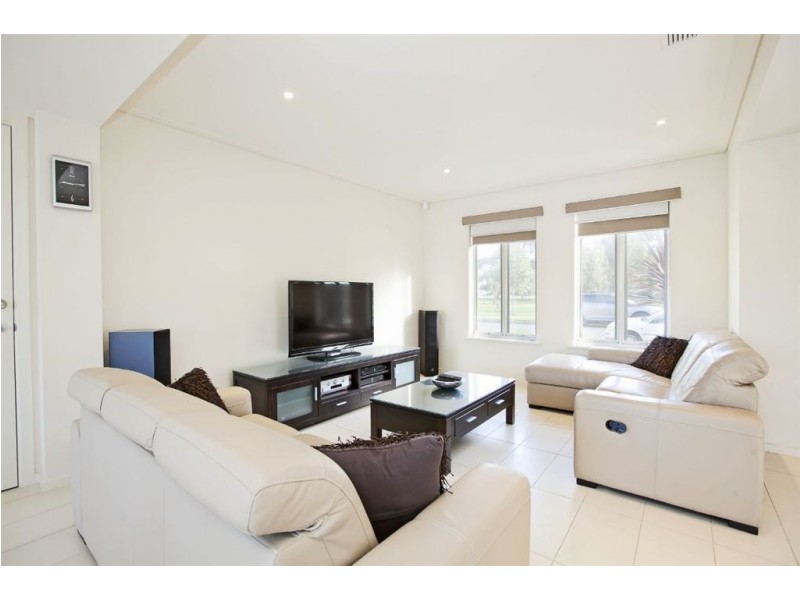 2/18 Kincaid Rd, Henley Beach SA 5022