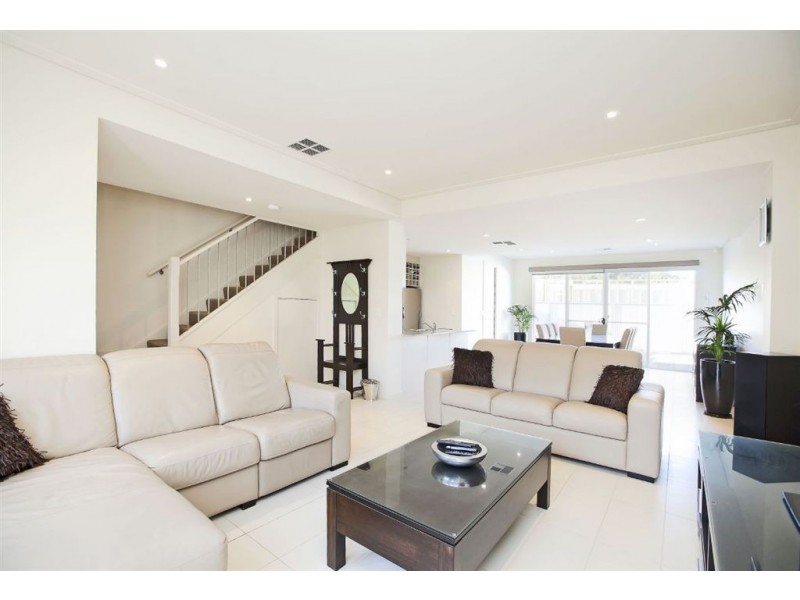 2/18 Kincaid Rd, Henley Beach SA 5022