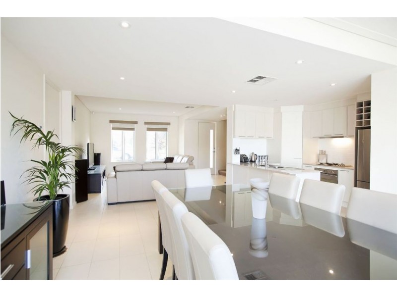 2/18 Kincaid Rd, Henley Beach SA 5022