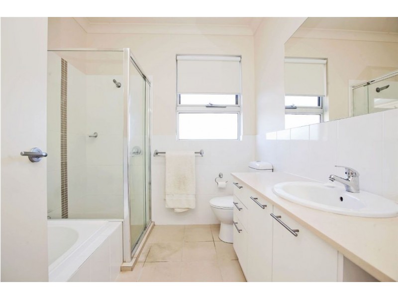 2/18 Kincaid Rd, Henley Beach SA 5022