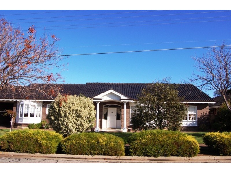 1 Meredith Avenue, Fulham SA 5024